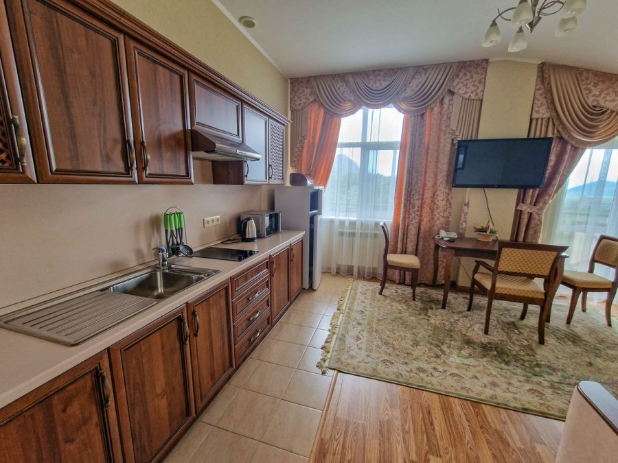 Номер Делюкс в санатории Славяновский Исток в городе Железноводске - фотография