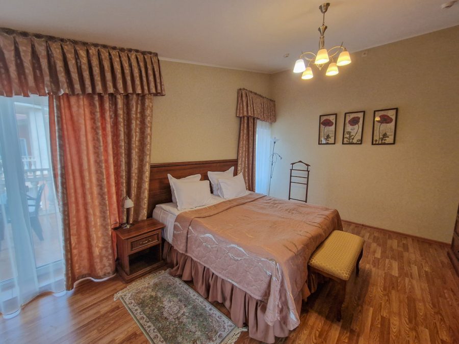 Номер Делюкс в санатории Славяновский Исток в городе Железноводске - фотография