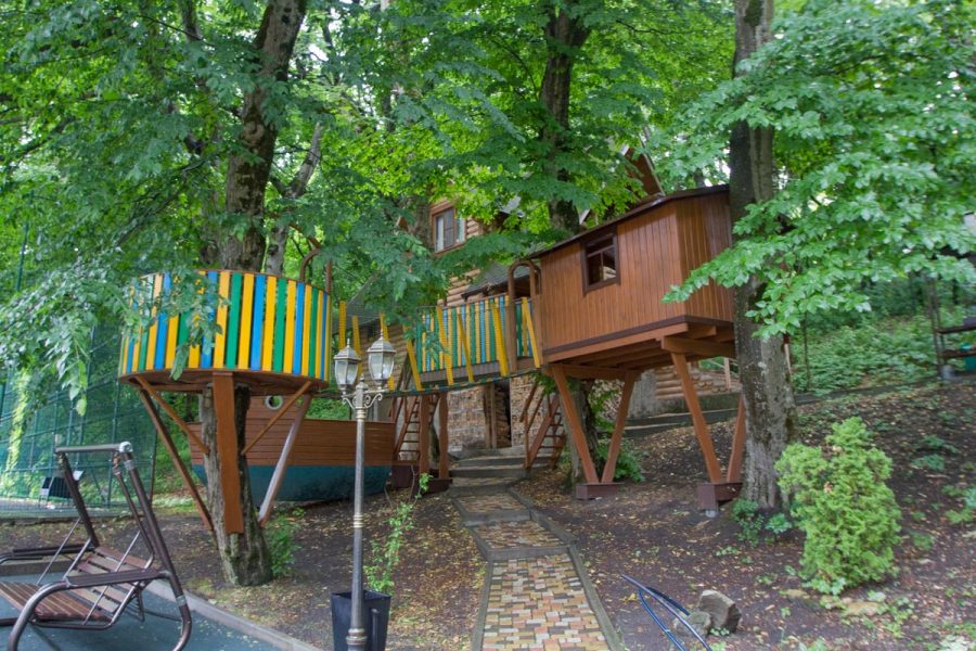 Детская площадка в санатории Славяновский Исток в городе Железноводске - фотография