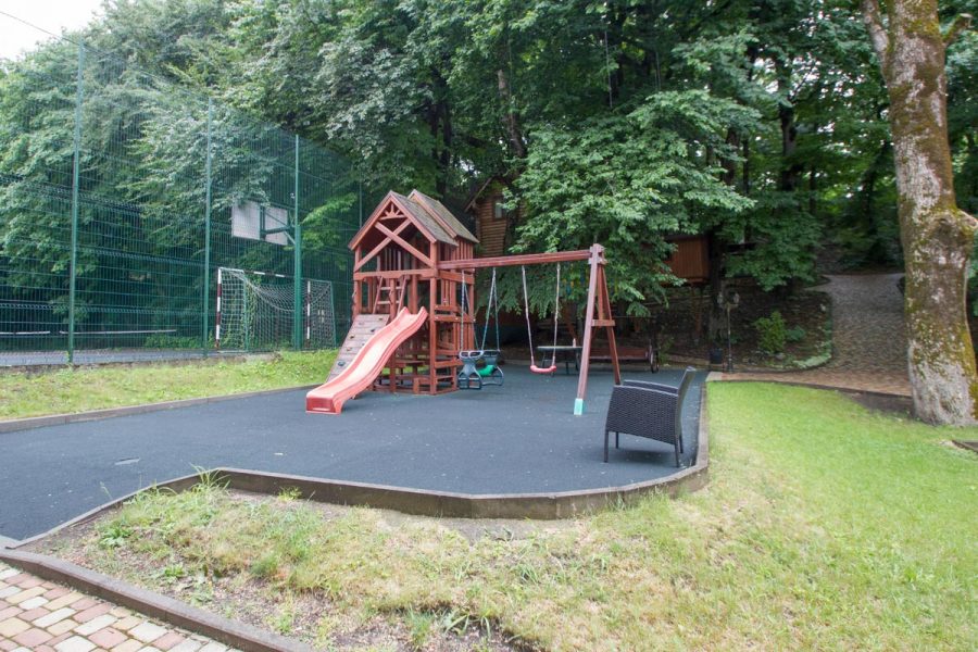 Детская площадка в санатории Славяновский Исток в городе Железноводске - фотография