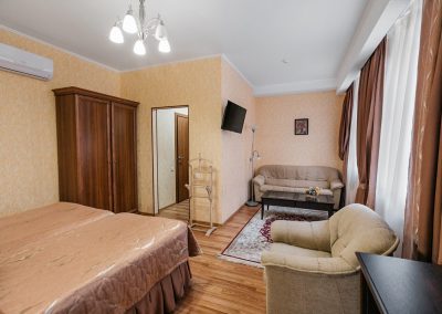 Номер Джуниор сюит в санатории Славяновский Исток в городе Железноводске - фотография