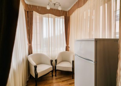 Номер Джуниор сюит в санатории Славяновский Исток в городе Железноводске - фотография