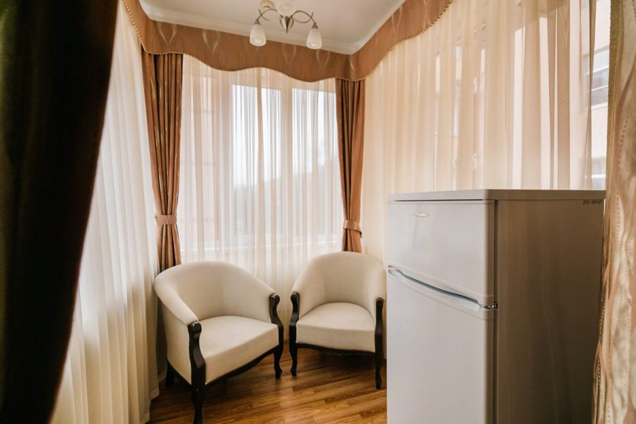 Номер Джуниор сюит в санатории Славяновский Исток в городе Железноводске - фотография