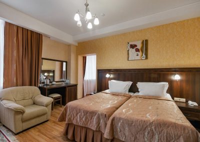 Номер Джуниор сюит в санатории Славяновский Исток в городе Железноводске - фотография