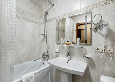 Номер Джуниор сюит в санатории Славяновский Исток в городе Железноводске - фотография