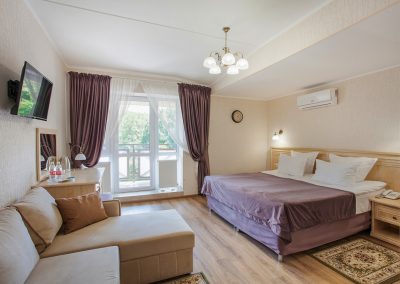 Номер Джуниор сюит в санатории Славяновский Исток в городе Железноводске - фотография