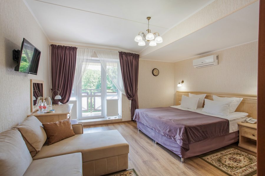 Номер Джуниор сюит в санатории Славяновский Исток в городе Железноводске - фотография