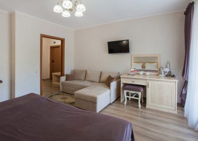 Номер Джуниор сюит в санатории Славяновский Исток в городе Железноводске - фотография