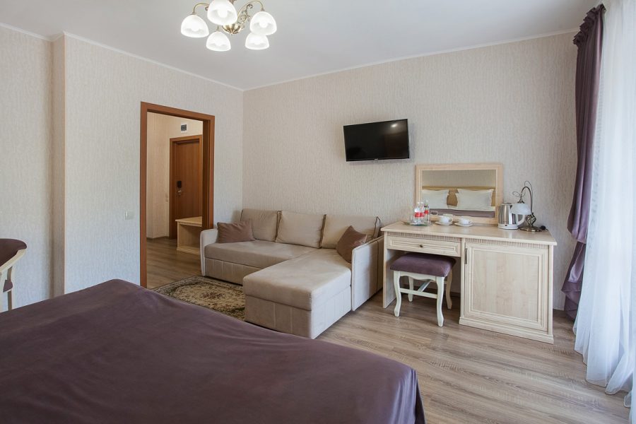 Номер Джуниор сюит в санатории Славяновский Исток в городе Железноводске - фотография