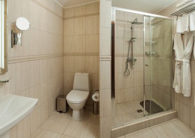 Номер Джуниор сюит в санатории Славяновский Исток в городе Железноводске - фотография