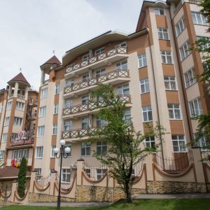 Главный корпус в санатории Славяновский Исток в городе Железноводске - фотография