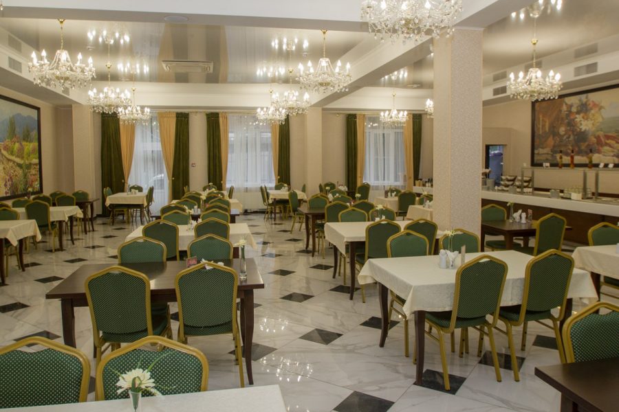 Обеденный зал в санатории Славяновский Исток в городе Железноводске - фотография