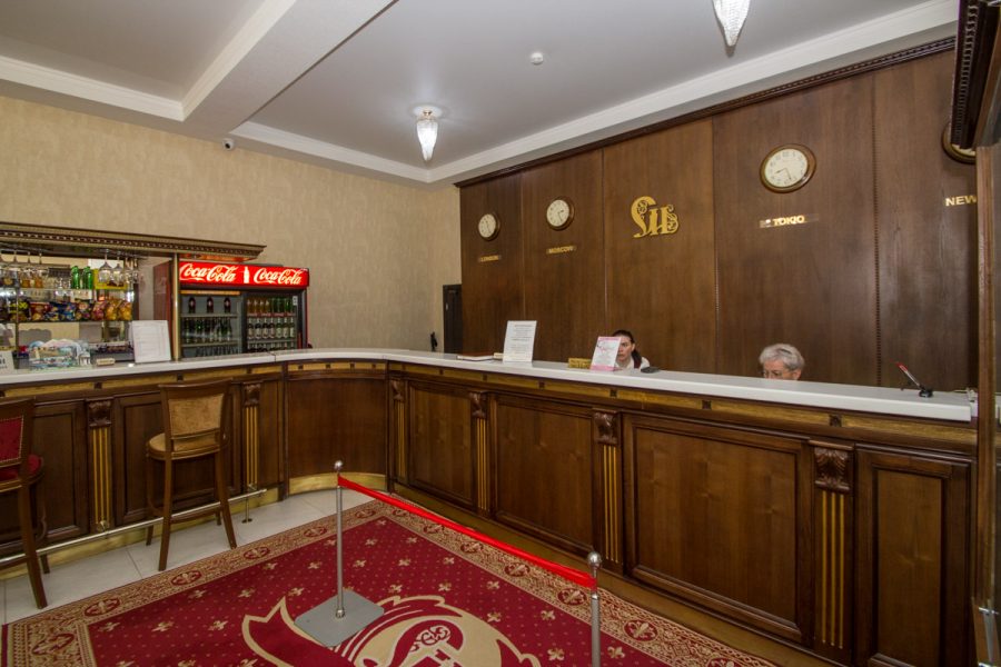 Ресепшн в санатории Славяновский Исток в городе Железноводске - фотография