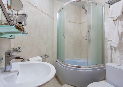 Номер стандарт одноместный в санатории Славяновский Исток в городе Железноводске - фотография