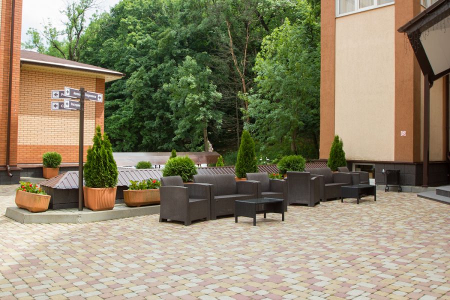 Территория санатория Славяновский Исток в городе Железноводске - фотография