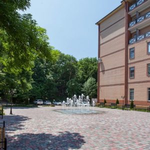 Территория санатория Славяновский Исток в городе Железноводске - фотография