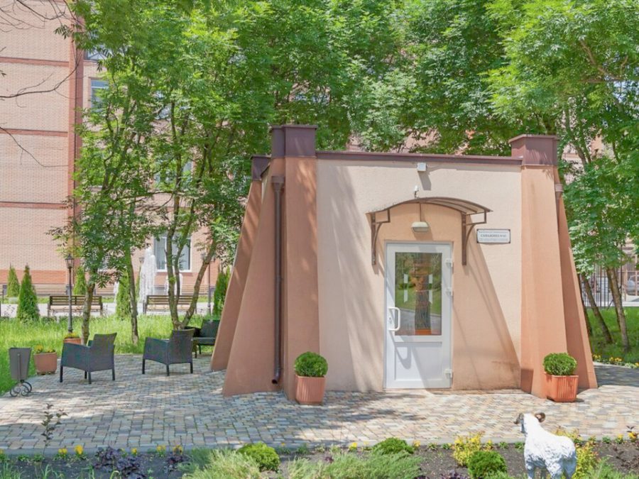 Территория санатория Славяновский Исток в городе Железноводске - фотография