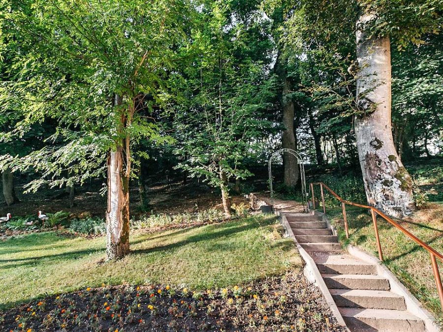 Территория санатория Славяновский Исток в городе Железноводске - фотография